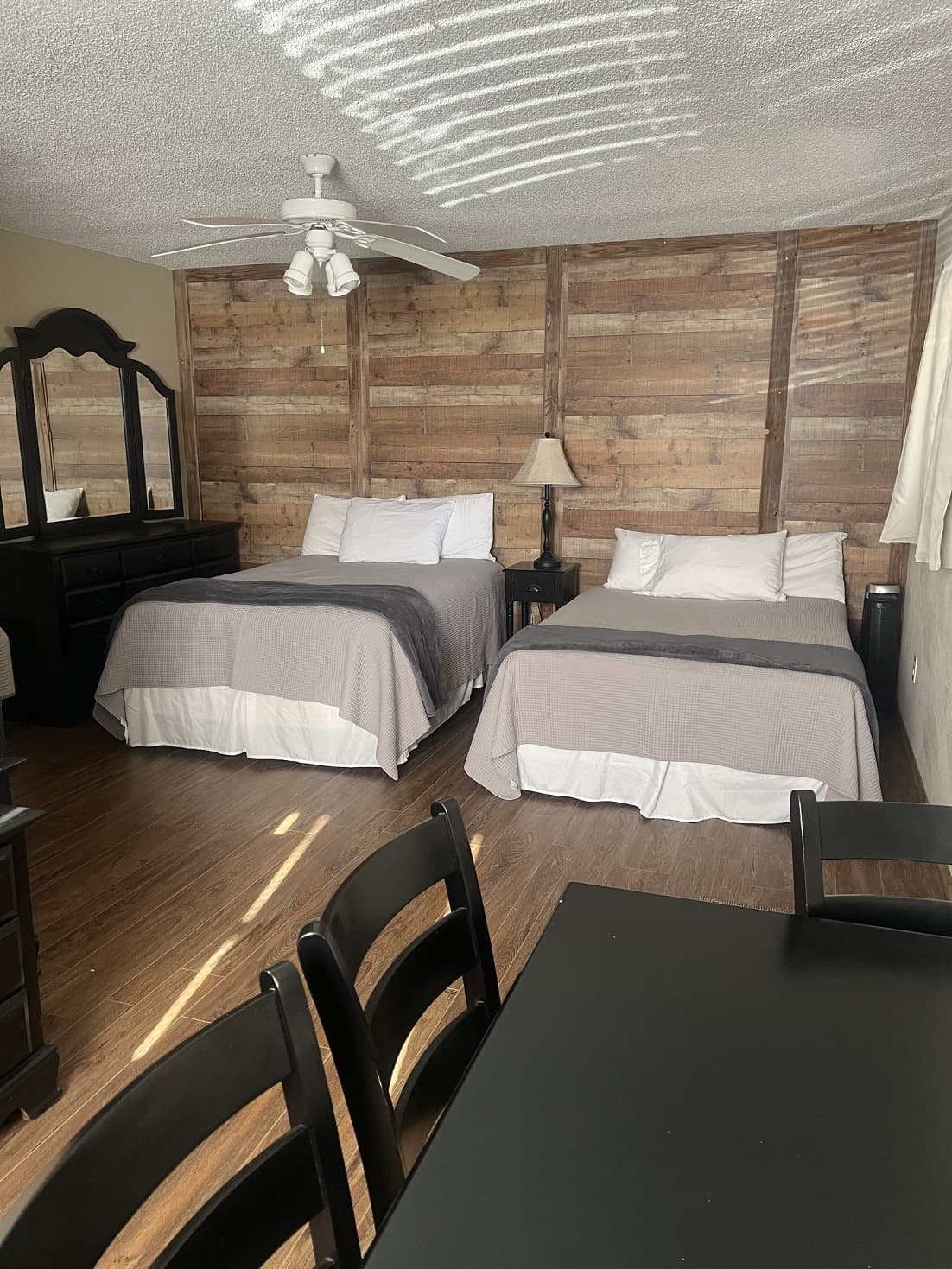 2 Full Beds